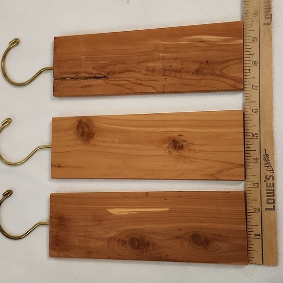 NIB Set of 6 count Jumbo Plastic & 100 hardwood clothespins with CEDAR Hangers - Picture 12 of 16